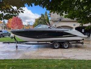 2017 Scarab 255 Platinum SE