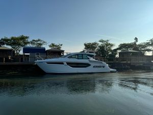 2022 Cruisers Yachts 42 Cantius