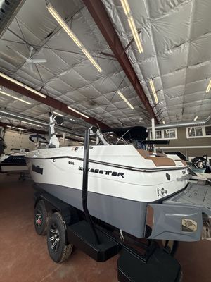 2026 Malibu 23 LSV