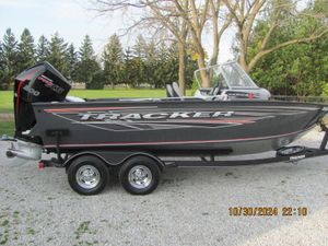 2019 Tracker Targa V19