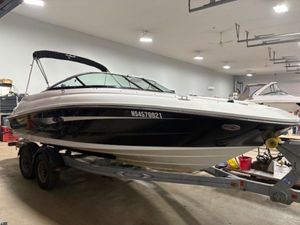 2014 Sea Ray 220 Sundeck OB