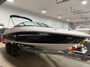 2014 Sea Ray 220 Sundeck OB