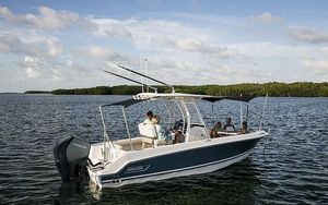 2026 Boston Whaler 230 Outrage