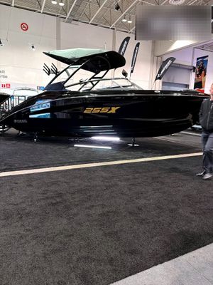 2026 Yamaha 255XD Black