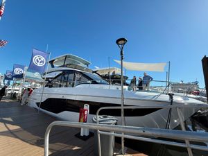 2026 Cruisers Yachts 50 FLY