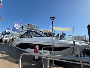 2026 Cruisers Yachts 50 FLY