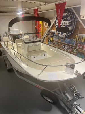 2026 Boston Whaler 190 Montauk