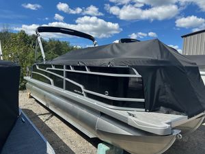 2025 Princecraft Vectra® 23 L  Performance Tritoon Black Mercury 15
