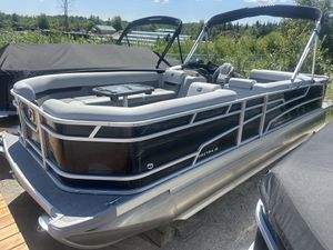 Princecraft Vectra® 23 L  Performance Tritoon Black Mercury 15 2025