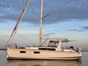 2019 Beneteau Oceanis 35.1