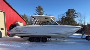 2018 Boston Whaler 320 Vantage DC