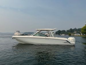 2018 Boston Whaler 320 Vantage DC