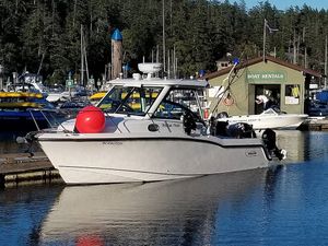 2014 Boston Whaler Conquest 285