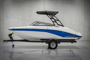 2026 Yamaha AR 195