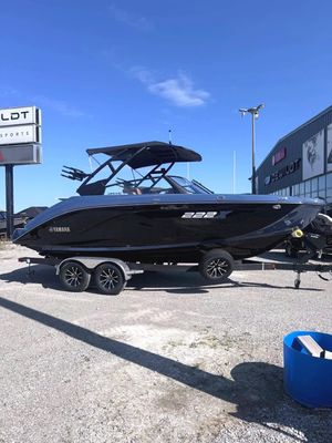 2026 Yamaha 222XD Black