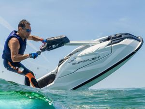 2025 Yamaha SUPERJET - WHITE/BLACK