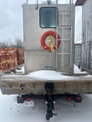 1992 Barge Motorisée / Motorized Barge