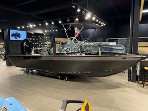 2026 Alumacraft Competitor Shadow 205X Sport w/ 400XL Verado