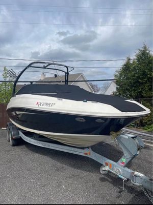 2015 Sea Ray sundeck 240