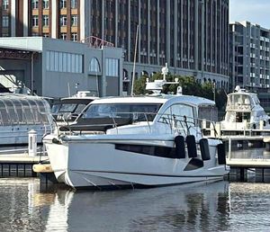 2018 Sealine C330