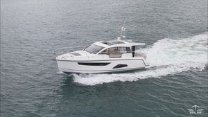 2018 Sealine C330