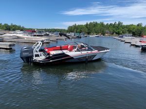 2022 Glastron GX 210