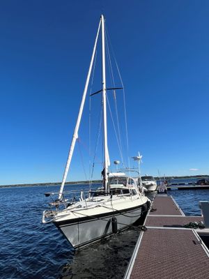 1984 Tanzer 10.5 Pilothouse