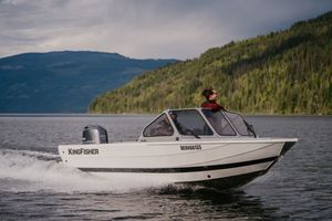 2026 KingFisher 1825 Falcon
