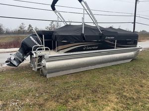 2011 Lowe SS210 Tritoon