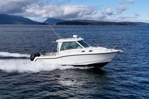 2014 Boston Whaler 315 Conquest Pilothouse
