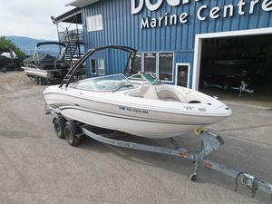 2003 Sea Ray 220 Select