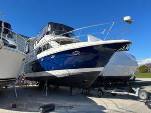 2005 Cruisers Yachts 375 Motor Yacht