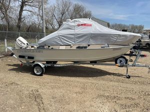 2012 Crestliner CV-1667S