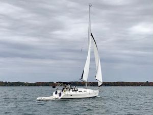 2004 Hunter 33