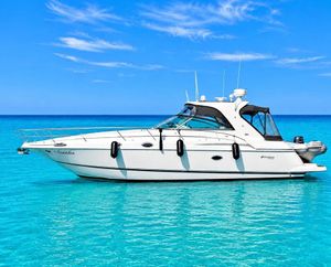 2002 Cruisers Yachts 4270