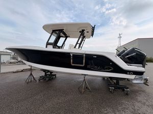 2023 Robalo R272
