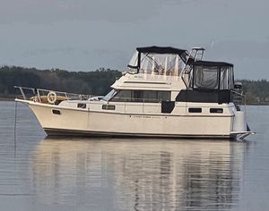 1987 Carver 3607 Aft Cabin