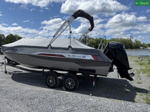 2024 Lowe Lowe SD224 Deck boat