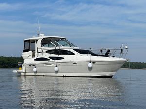 2005 Cruisers Yachts 405