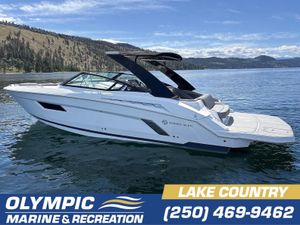 2018 Cruisers Yachts 338 Bow Rider