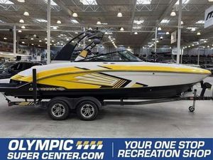 2016 Chaparral 243 VRX $221/week   Refined Power   Style Meets Fa