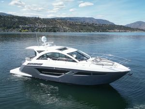 2019 Cruisers Yachts 50 Cantius