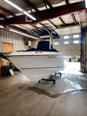 2014 Boston Whaler 220 Outrage