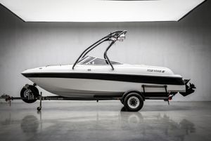 1999 Four Winns 210