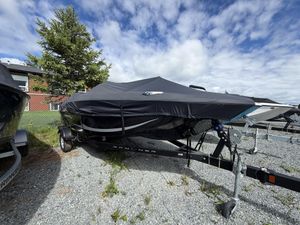 2023 Bayliner 170 EL SOLID BLACK