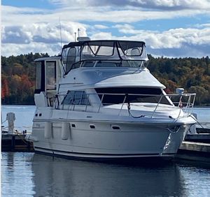 2001 Cruisers Yachts 3750 Motor Yacht