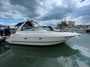 2004 Cruisers Yachts 370 Express
