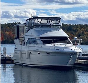 2001 Cruisers Yachts 3750 Motor Yacht