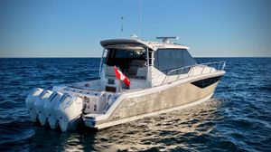 2021 Boston Whaler 405 Conquest