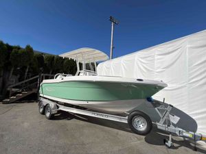 2027 Robalo R200